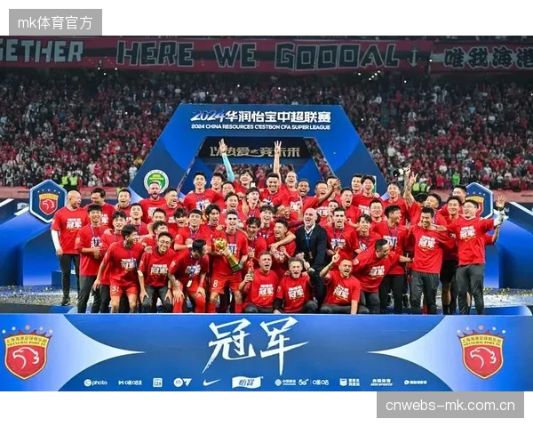 卫冕冠军上海海港状态断崖式下滑，半程过后深陷保级区且进攻火力锐减。